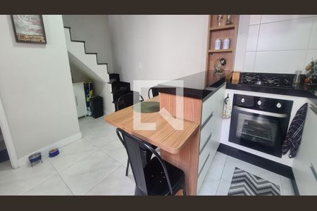 Casa à venda com 83m², 2 quartos e 2 vagasCozinha