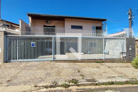 Casa à venda com 360m², 4 quartos e 6 vagasFachada
