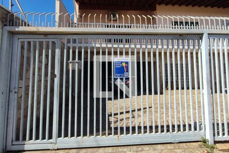 Casa à venda com 360m², 4 quartos e 6 vagasPLACA INSTALADA NA FACHADA