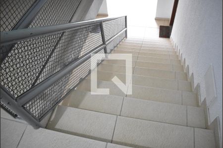 Apartamento para alugar com 56m², 3 quartos e 1 vagaEscada