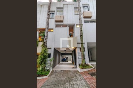 Casa de condomínio à venda com 115m², 2 quartos e 3 vagas Casa de condomínio à venda com 115m², 2 quartos e 3 vagasFachada