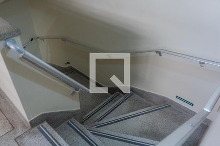 Apartamento à venda com 97m², 2 quartos e 2 vagas Apartamento à venda com 97m², 2 quartos e 2 vagasEscada