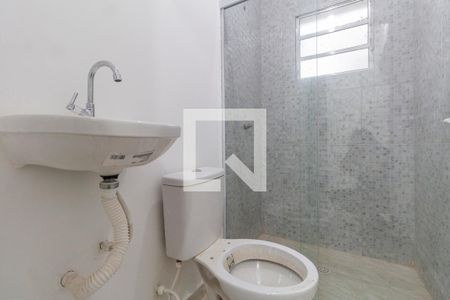 Banheiro de casa para alugar com 1 quarto, 37m² em Jardim Casa Pintada, São Paulo