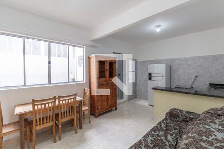 Sala e Cozinha de casa para alugar com 1 quarto, 46m² em Jardim Casa Pintada, São Paulo
