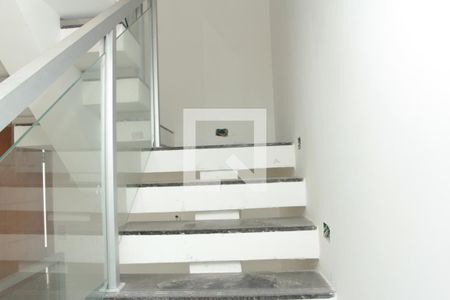 Casa à venda com 180m², 3 quartos e 2 vagasEscada