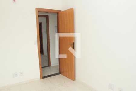 Casa à venda com 180m², 3 quartos e 2 vagasQuarto 2 