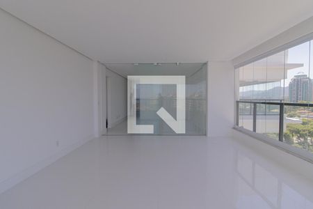 Sala de apartamento à venda com 3 quartos, 117m² em Barra da Tijuca, Rio de Janeiro