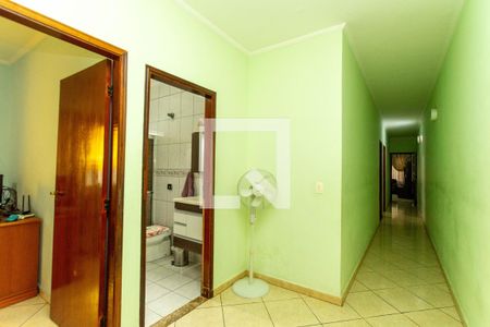 Casa à venda com 280m², 3 quartos e 3 vagasCorredor