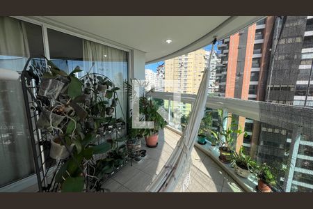 Apartamento à venda com 266m², 4 quartos e 4 vagasVaranda