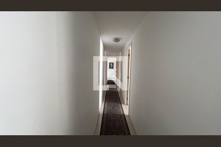 Apartamento à venda com 266m², 4 quartos e 4 vagasCorredor 