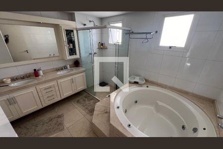 Apartamento à venda com 266m², 4 quartos e 4 vagasBanheiro da suite master
