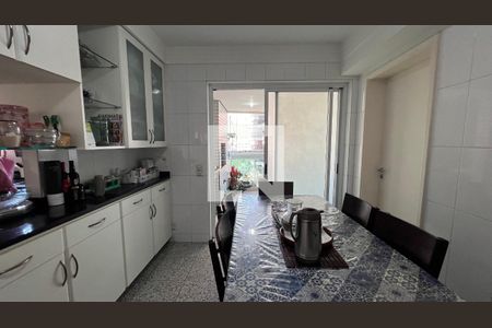 Apartamento à venda com 266m², 4 quartos e 4 vagasCopa