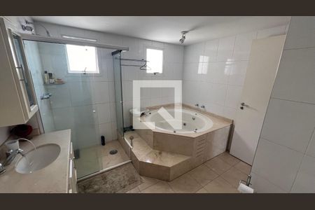 Apartamento à venda com 266m², 4 quartos e 4 vagasBanheiro da suíte master 