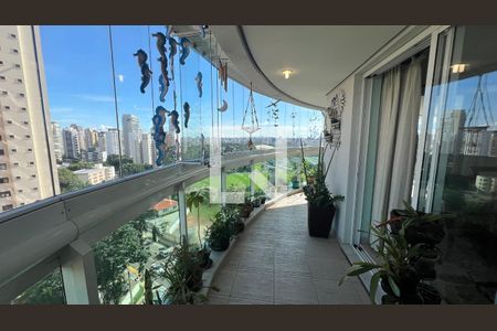 Apartamento à venda com 266m², 4 quartos e 4 vagasVaranda