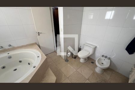 Apartamento à venda com 266m², 4 quartos e 4 vagasBanheiro da suíte master 