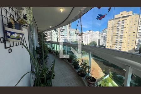 Apartamento à venda com 266m², 4 quartos e 4 vagasVaranda