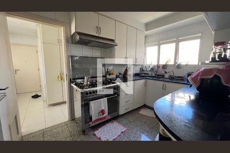 Apartamento à venda com 266m², 4 quartos e 4 vagasCozinha - Armários