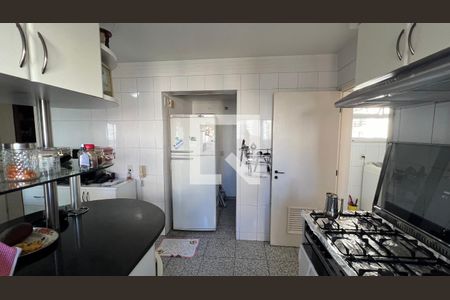 Apartamento à venda com 266m², 4 quartos e 4 vagasCozinha - Armários