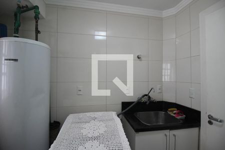 Casa à venda com 416m², 4 quartos e 8 vagasLavanderia