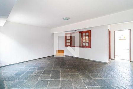 Casa à venda com 197m², 3 quartos e 2 vagasSalão - Garagem