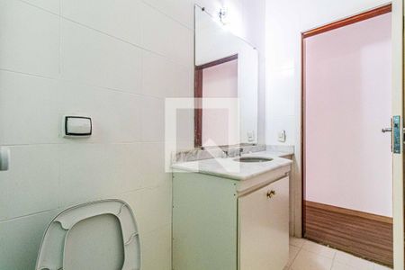 Casa à venda com 197m², 3 quartos e 2 vagas Casa à venda com 197m², 3 quartos e 2 vagasBanheiro social