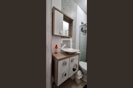 Banheiro de apartamento para alugar com 1 quarto, 31m² em Canto do Forte, Praia Grande