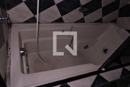 Casa à venda com 650m², 6 quartos e 4 vagasBanheiro 2
