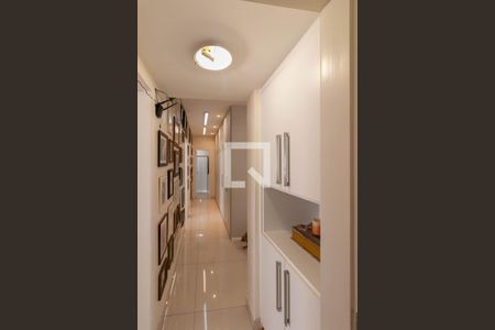 Apartamento à venda com 230m², 4 quartos e 2 vagasCorredor