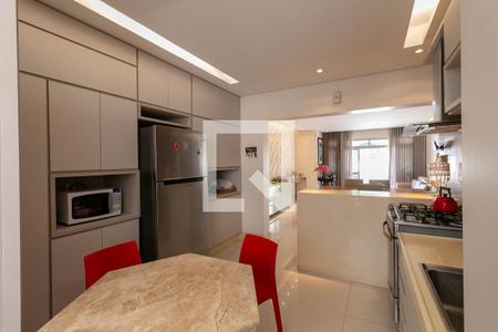 Apartamento à venda com 230m², 4 quartos e 2 vagasCozinha e Área de Serviço