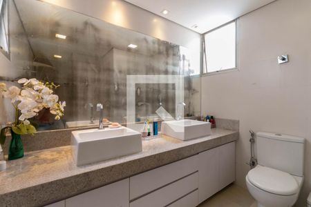 Apartamento à venda com 230m², 4 quartos e 2 vagasBanheiro da Suíte