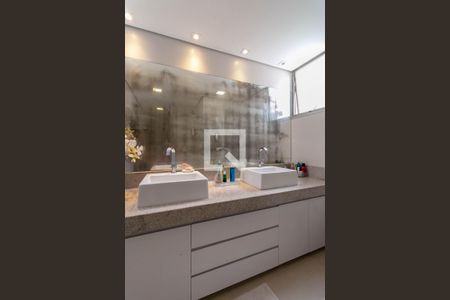 Apartamento à venda com 230m², 4 quartos e 2 vagasBanheiro da Suíte