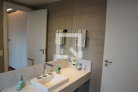 Apartamento à venda com 184m², 3 quartos e 4 vagasBanheiro Suite 2