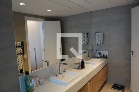 Apartamento à venda com 184m², 3 quartos e 4 vagasBanheiro Suite 3