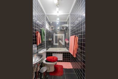 Casa à venda com 200m², 3 quartos e 3 vagas Casa à venda com 200m², 3 quartos e 3 vagasBanheiro