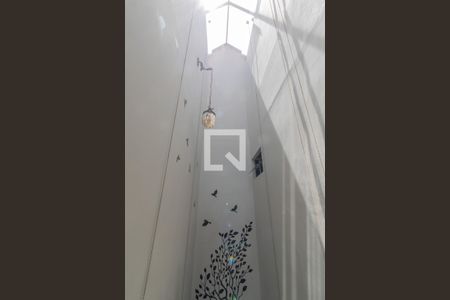 Casa à venda com 200m², 3 quartos e 3 vagas Casa à venda com 200m², 3 quartos e 3 vagasEscada