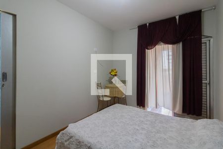 Casa à venda com 200m², 3 quartos e 3 vagas Casa à venda com 200m², 3 quartos e 3 vagasQuarto 2