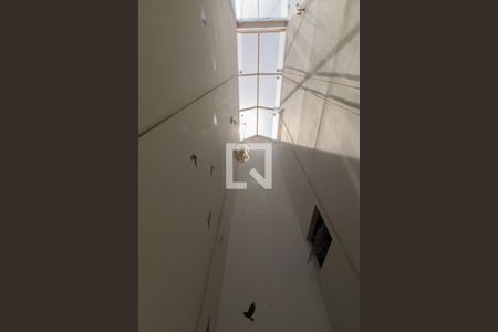 Casa à venda com 200m², 3 quartos e 3 vagas Casa à venda com 200m², 3 quartos e 3 vagasEscada