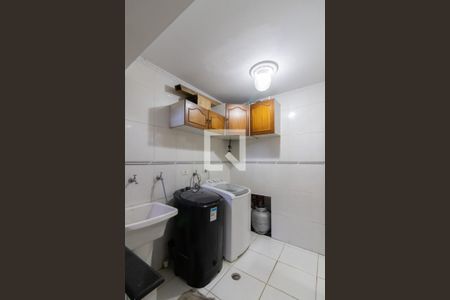 Casa à venda com 200m², 3 quartos e 3 vagas Casa à venda com 200m², 3 quartos e 3 vagasArea se Serviço