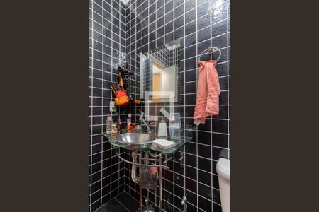 Casa à venda com 200m², 3 quartos e 3 vagas Casa à venda com 200m², 3 quartos e 3 vagasBanheiro