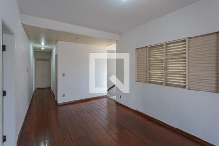 Sala de casa para alugar com 4 quartos, 170m² em Santa Efigênia, Belo Horizonte