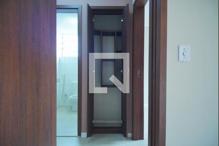 Apartamento para alugar com 54m², 2 quartos e 1 vagaArmário corredor 