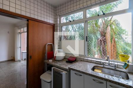 Casa à venda com 220m², 5 quartos e 3 vagas Casa à venda com 220m², 5 quartos e 3 vagasCozinha