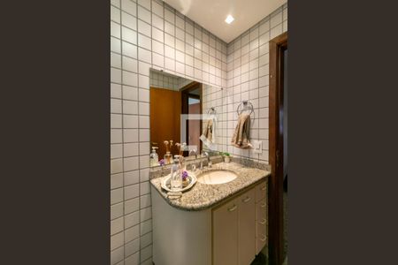 Casa à venda com 220m², 5 quartos e 3 vagas Casa à venda com 220m², 5 quartos e 3 vagasBanheiro