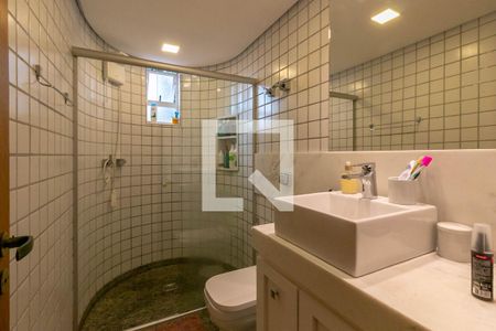 Casa à venda com 220m², 5 quartos e 3 vagas Casa à venda com 220m², 5 quartos e 3 vagasSuíte 3 - Banheiro