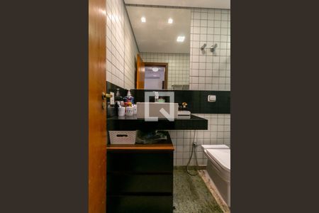 Casa à venda com 220m², 5 quartos e 3 vagas Casa à venda com 220m², 5 quartos e 3 vagasSuíte 1 - Banheiro