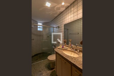 Casa à venda com 220m², 5 quartos e 3 vagas Casa à venda com 220m², 5 quartos e 3 vagasBanheiro