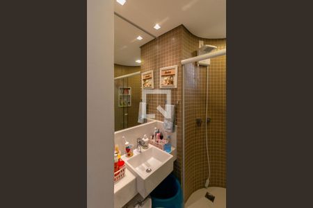 Casa à venda com 220m², 5 quartos e 3 vagas Casa à venda com 220m², 5 quartos e 3 vagasSuíte 2 - Banheiro