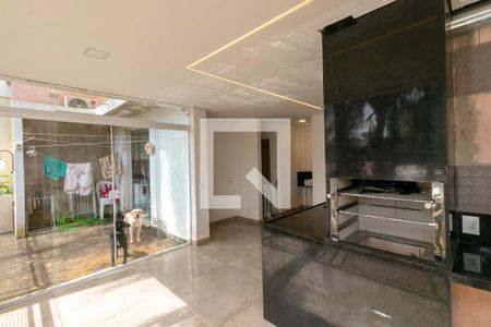 Casa à venda com 220m², 5 quartos e 3 vagas Casa à venda com 220m², 5 quartos e 3 vagasVaranda gourmet