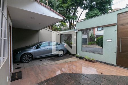 Casa à venda com 220m², 5 quartos e 3 vagas Casa à venda com 220m², 5 quartos e 3 vagasÁrea externa