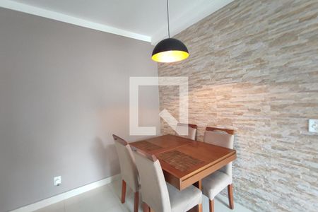 Sala de apartamento à venda com 2 quartos, 56m² em Vila Satúrnia, Campinas